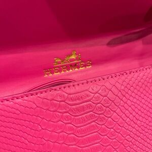 Elegant Pink Textured Women's Handbag